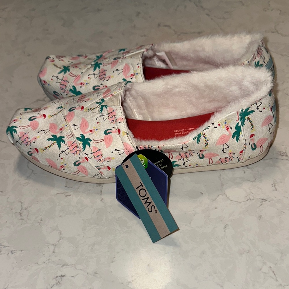 NWT Toms Glow-in-the Dark Christmas Flamingo Slippers - Picture 4 of 9